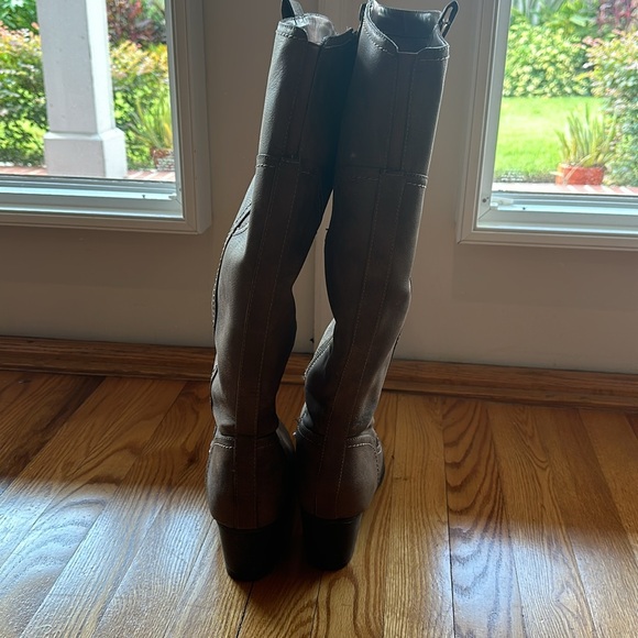 Brown tall boots - Picture 6 of 7